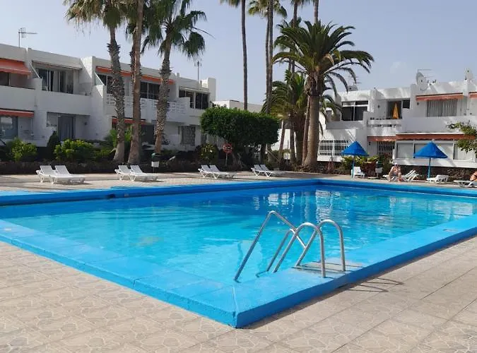 Elana With Free Wifi