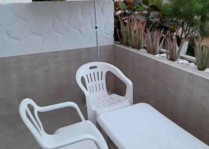 Elana With Free Wifi