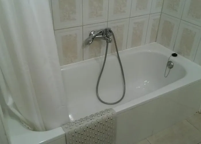 Elana With Free Wifi דירה